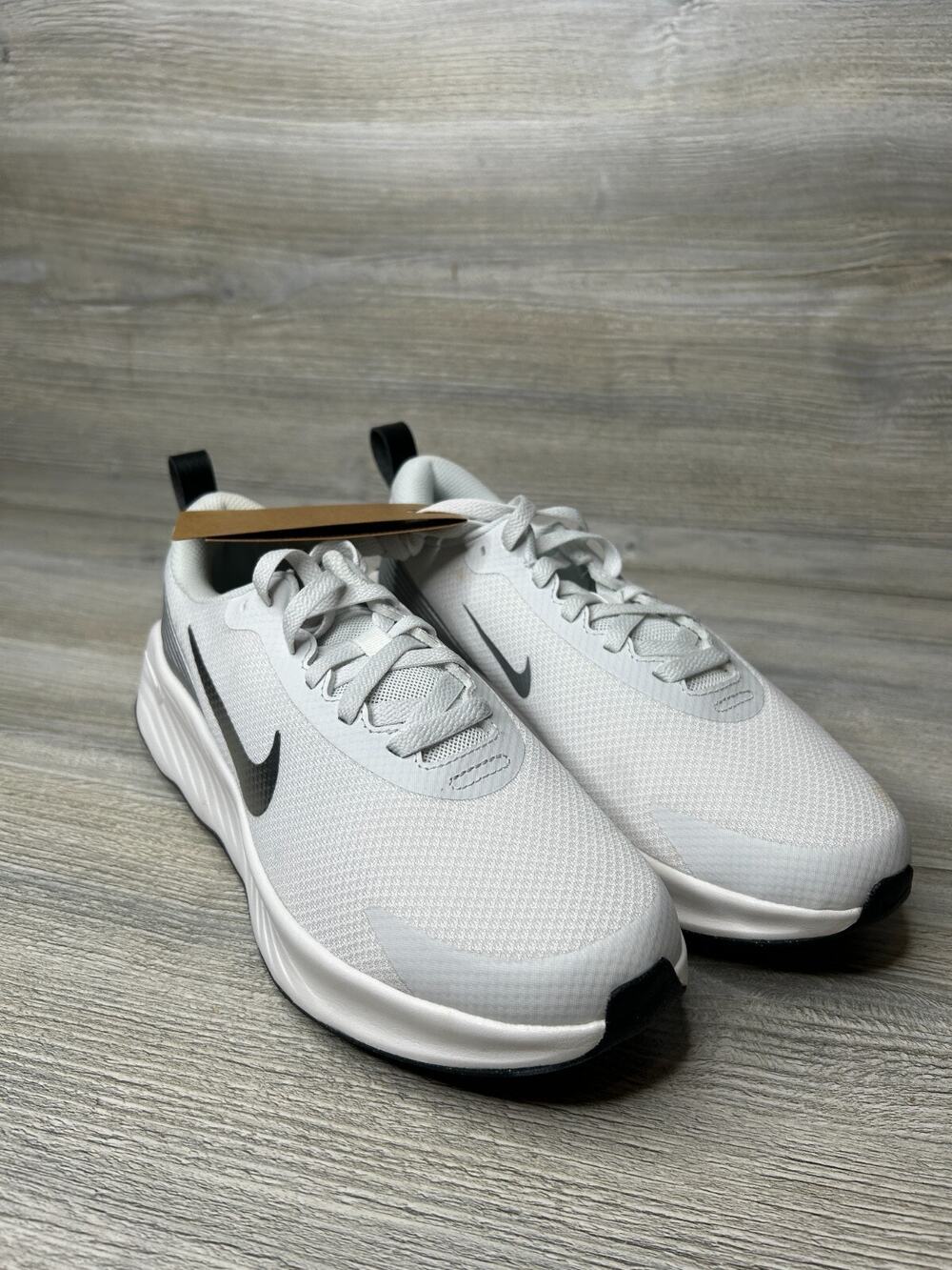 NWOT Nike Legend Essential 4 PRM FV5285-001 White shoes Women's Size 8